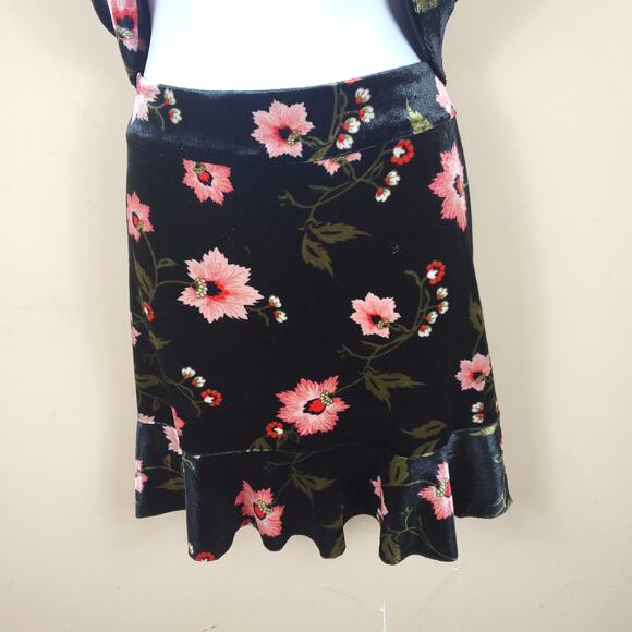 Vero Moda Floral Velvet Skirt and Tank Set Size L - Picture 4 of 11